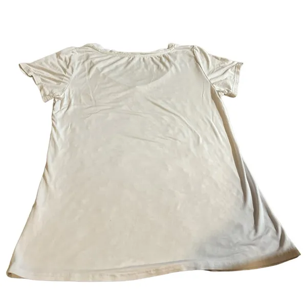 White V - Image 2