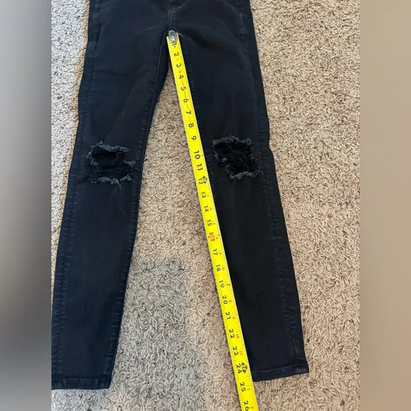 American Eagle Outfitters Distressed Black Hi-Rise Jeggings size 2 Short - Image 5
