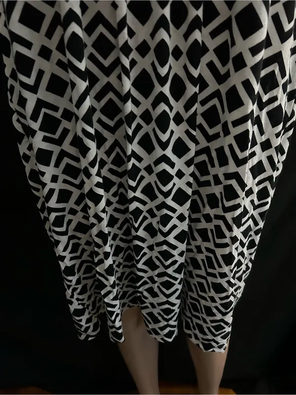 Ann Taylor Black & White Geometric Sleeveless Women’s Dress LG - Image 8