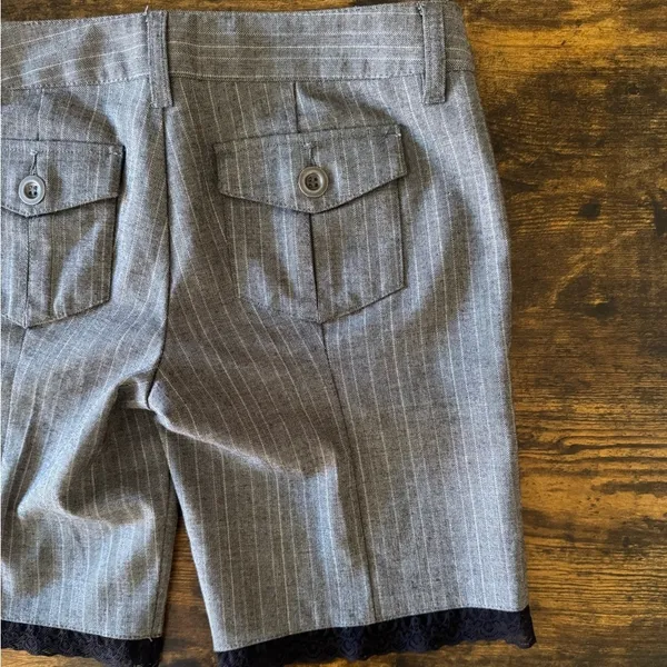 Guess Pinstripe Lace Trim Low Rise Shorts Gray Tailored Y2K Preppy Chic - Image 8