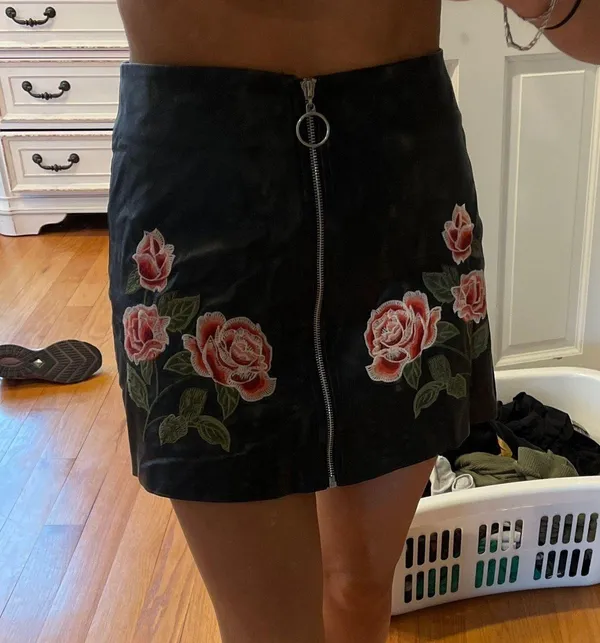 Jealous Tomato PLEATHER MINI SKIRT W FLORAL - Image 2