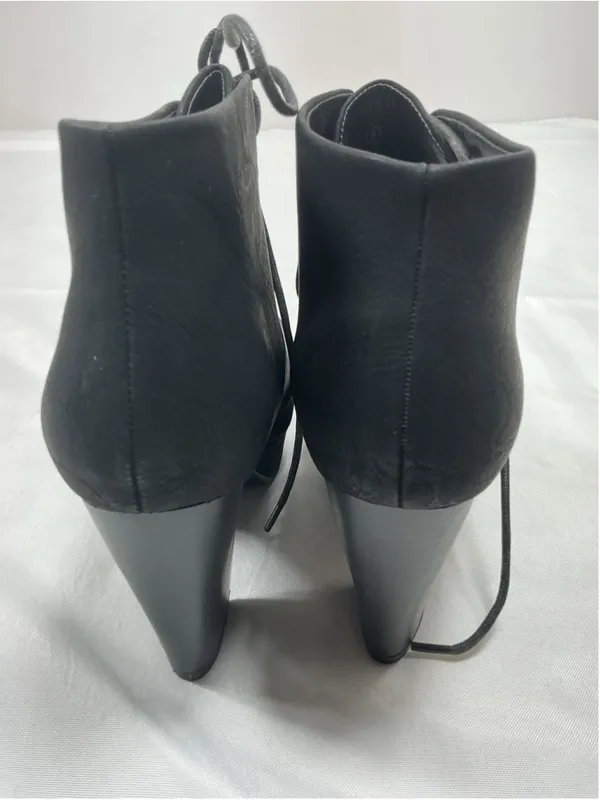 Womans New Bella Marie Goldie Platform Ankle Bootie Size 7.5 Black Lace Up - Image 4
