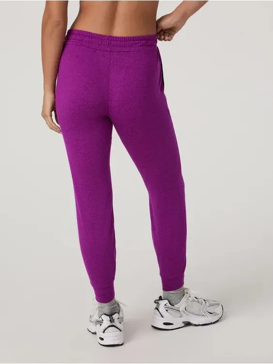 Vuori Performance Joggers Heather Magenta - Image 2
