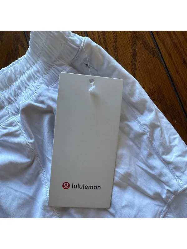 Lululemon Hotty Hot Short Low Rise 4” White Size 14 NWT - Image 4