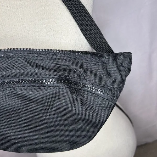 No Boundaries Adjustable Belt Bag Fanny Pack One Size Black Double Zip NEW - Image 4