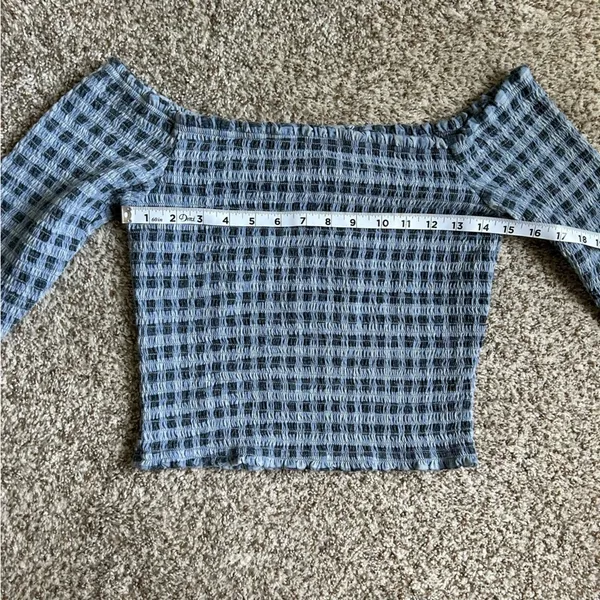 🦋 Wild Fable Blue Checkered Off the Shoulder Long Sleeve Crop Top Medium - Image 4