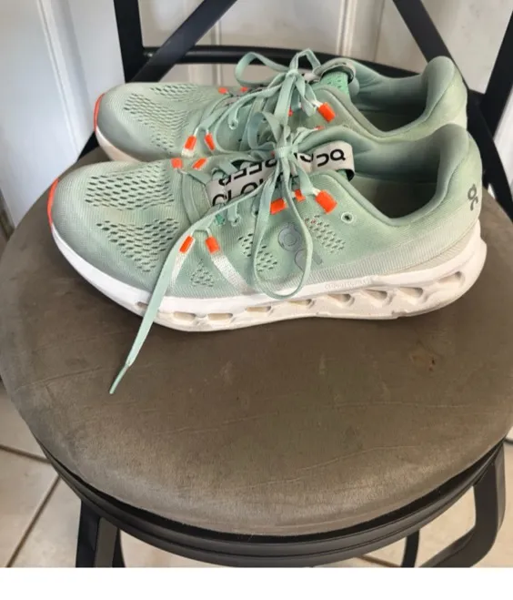 Size 8 On Running Creek-Mint Green Cloudsurfer lace up Round toe Sneakers - Image 3