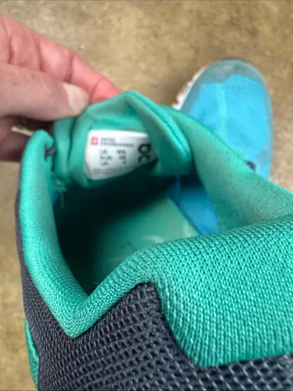 On Running Cloud Sneakers in Teal and Blue Size: 8 - Image 6