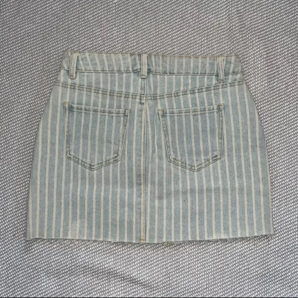 PacSun Blue Lightwash Pinstripe Raw Hem Denim Mini Skirt Sz 27 - Image 2