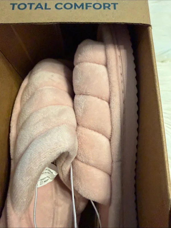 dearfoams Women's Pink Quilted Memory Foam Slippers size M 7-8 - Image 8