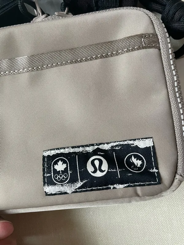 Lululemon Team Canada Future Legacy Easy Access Bag 1.5L COC CPC Logo - Image 2