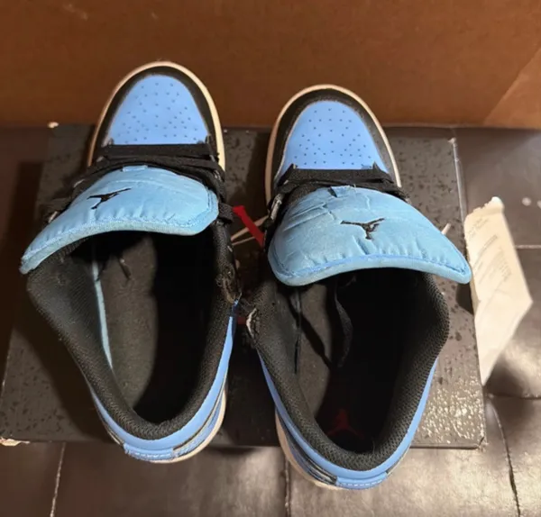 Air Jordan 1 low GS black/ university blue 7 Youth - Image 9