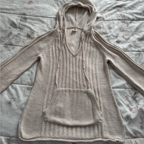 Roxy Cream cable Knit Hooded V-neck kangaroo pocket Sweater, size M outdoor - Image 9