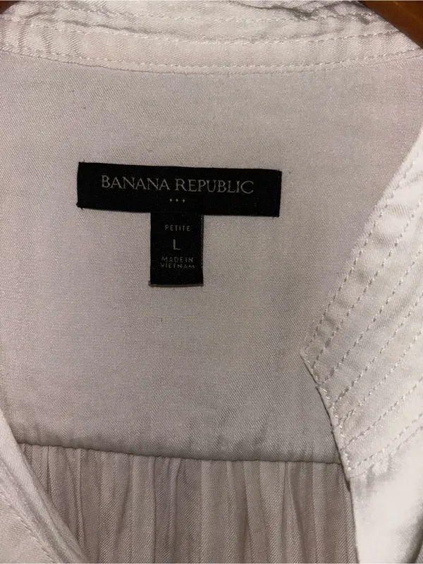 Banana Republic Cream Button-Front Pleated Long-Sleeve Blouse - Image 2