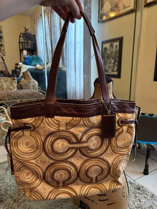 Coach Beautiful purse medium size 💜 - Image 4