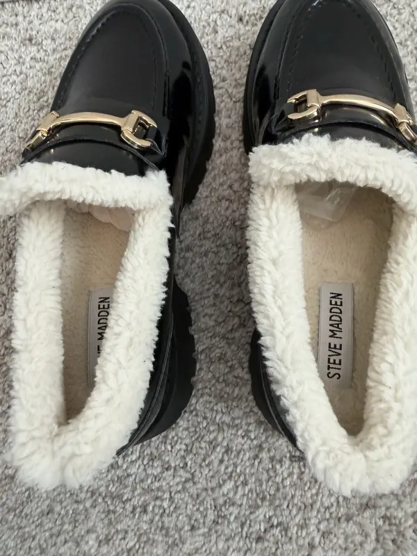Steve Madden Lando-F Black Leather Loafer with Faux Fur Lining - Image 6