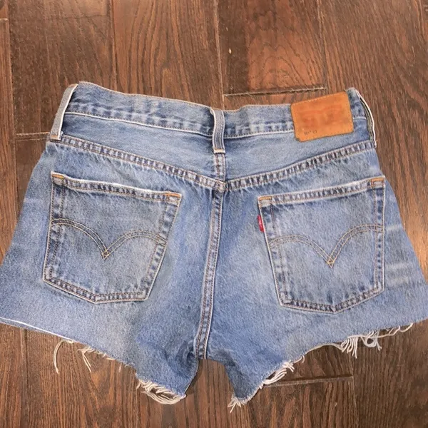 LEVIS white cone oak denim cutoff shorts size 26 - Image 5