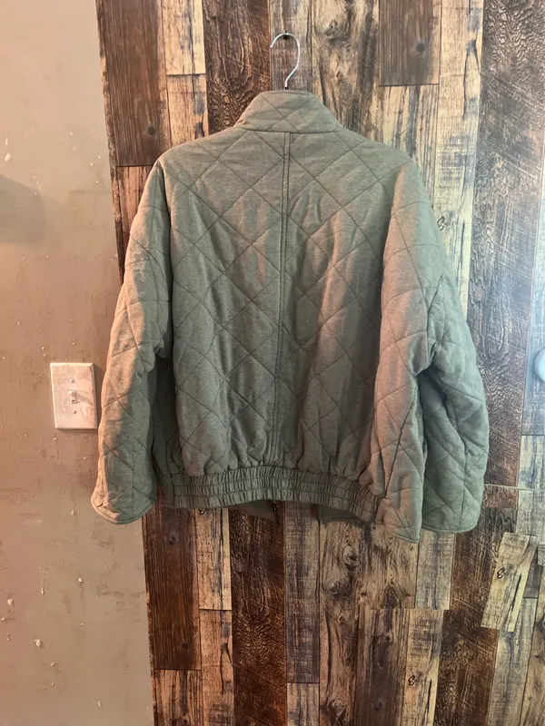 Bagatelle Oversized Quilted Jacket size medium - Image 6