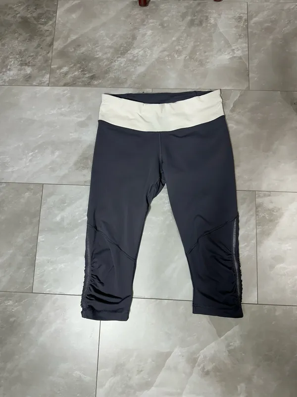 Lululemon Womens Crop Leggings Size 8 Grey Free Runner - Image 3