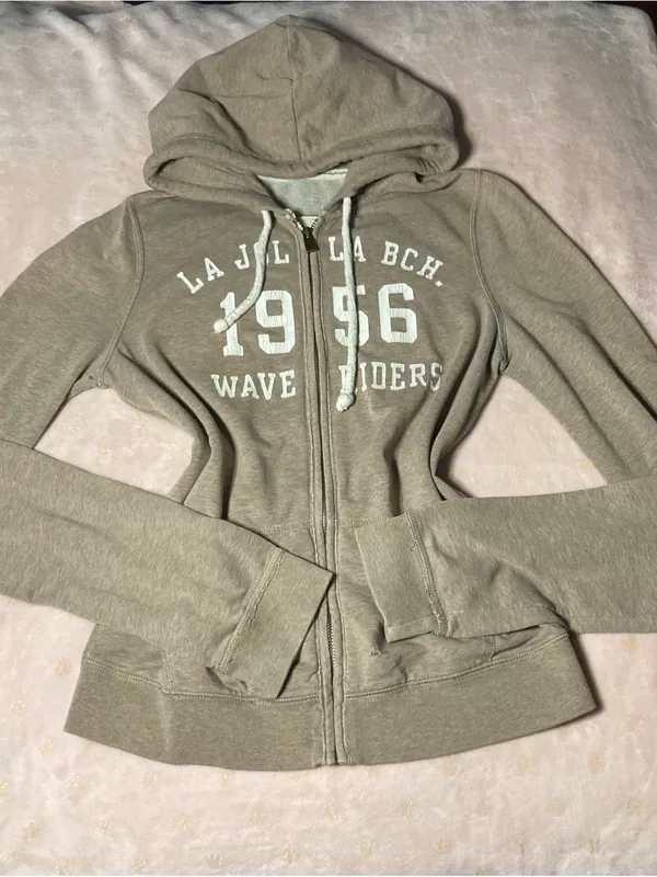 2000s Hollister Zip-Up Hoodie - Image 2