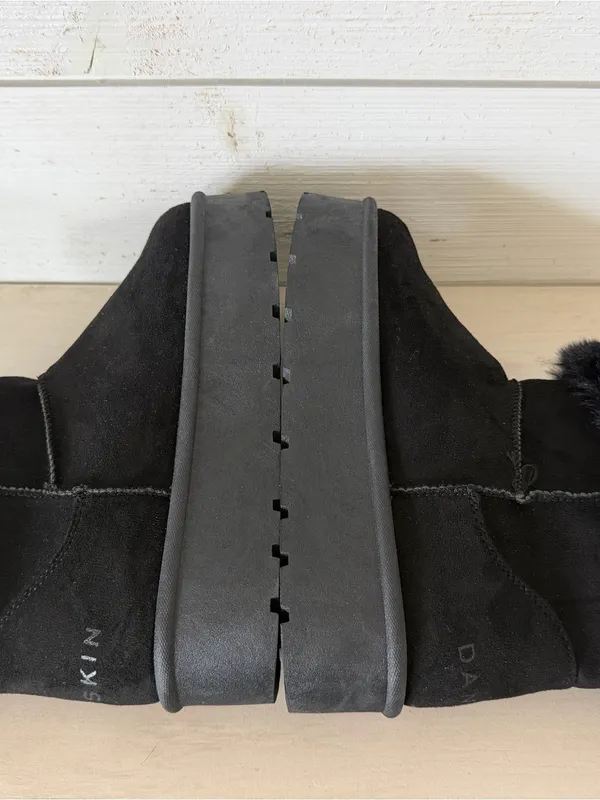 Danskin Donut Faux Fur Platform Ankle Boots Womens Size 7 Black Memory Foam NEW - Image 4