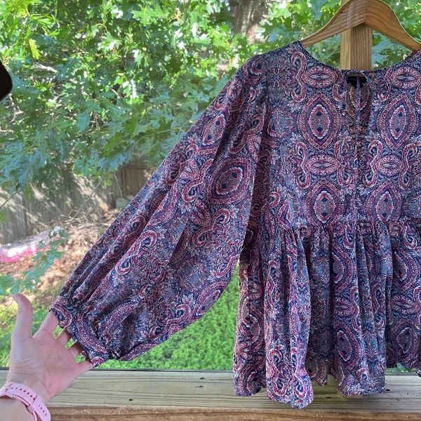 Banana Republic Women's Purple Printed Boho Pleated Top Size L - Image 3