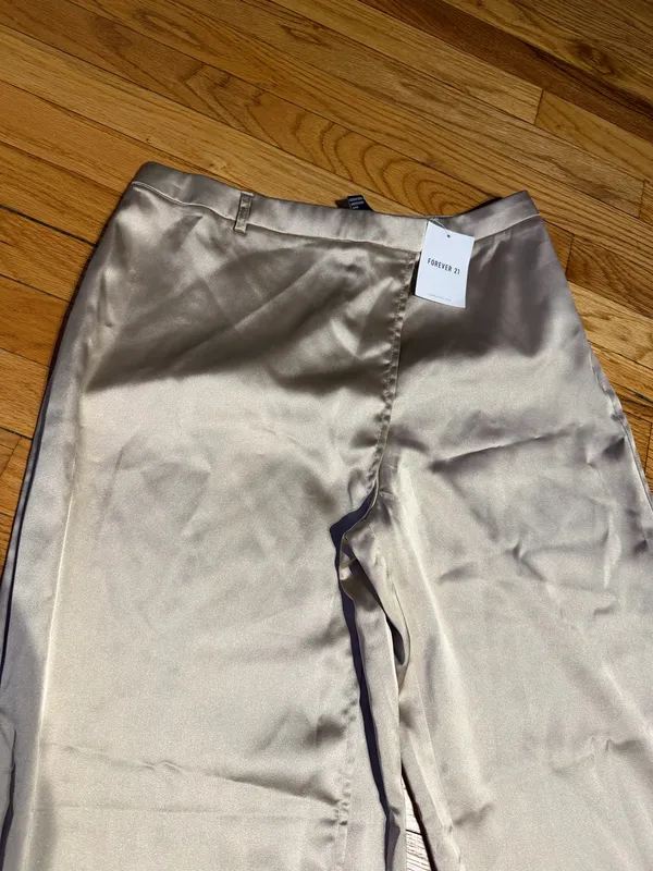 NWT Forever 21 Satin Wide-Leg Pants Champagne Beige with Slit Cover shimmer sz L - Image 2