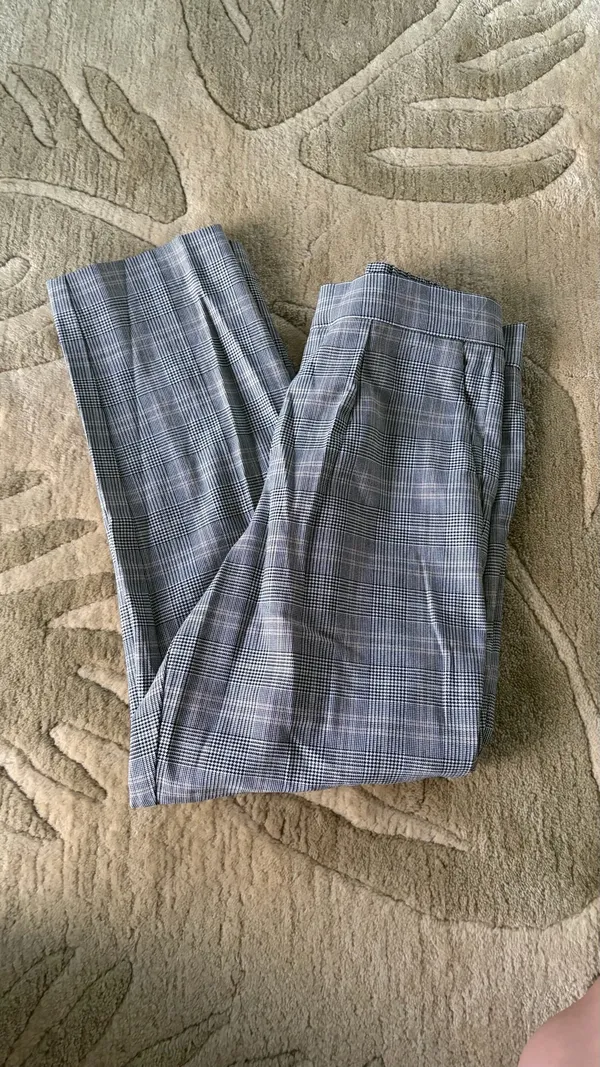 Aritzia Babaton Women’s Conan Grey Plaid Cropped Work Pants Size 6 - Image 3
