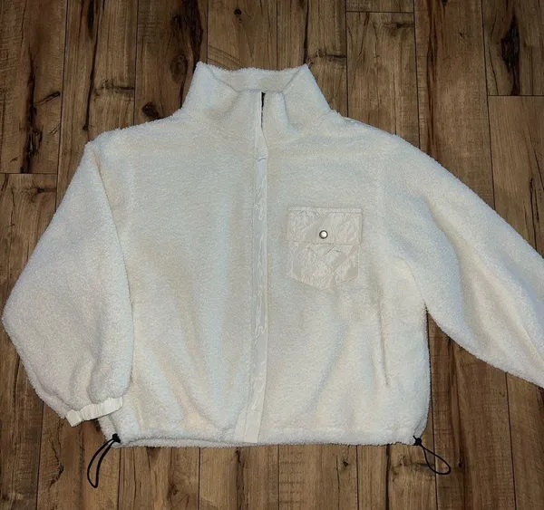 Cream fuzzy jacket Size XL - Image 2