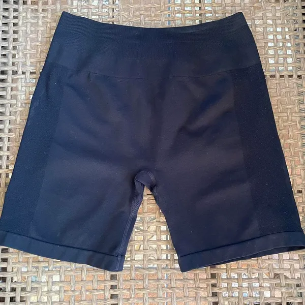 Aurola Black Butt Scrunch Activewear Shorts - Image 3
