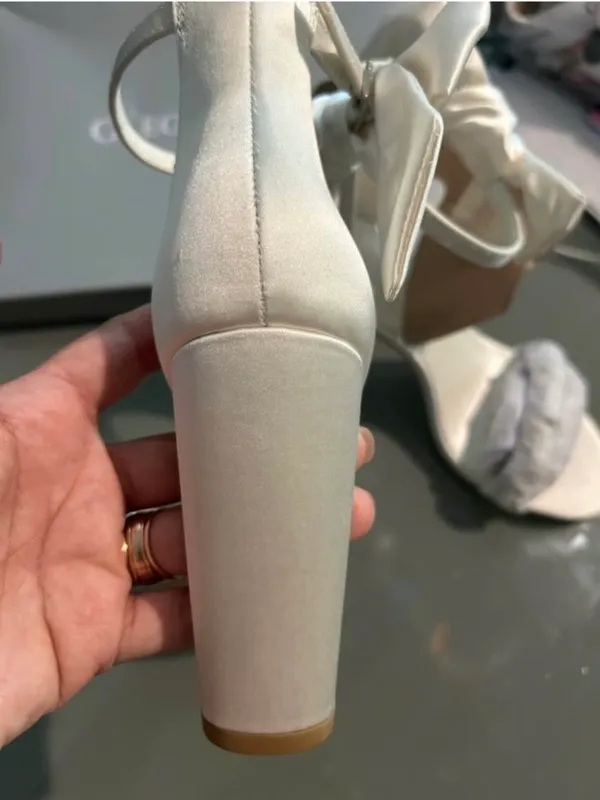 Oleg Cassini Heels - Image 2