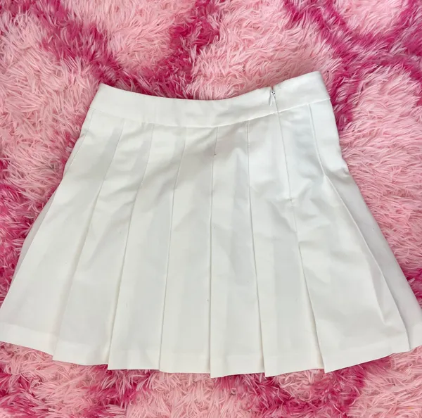Aritzia skirt - Image 2