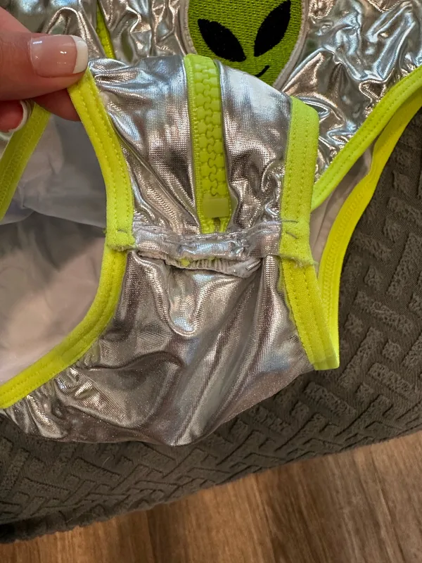 Silver alien costume with accessories - Image 2