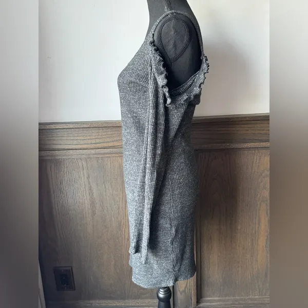 Hollister Charcoal Knit ribbed cold shoulder long sleeve soft Dress Euc medium - Image 2