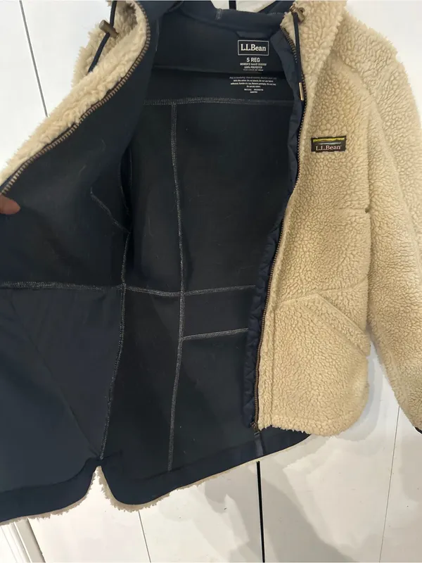 Vintage L.L. Bean Cream Hooded Sherpa Jacket with Navy Lining - Image 8