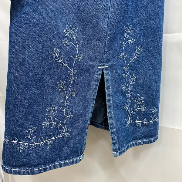 Vintage B. Moss women's medium wash‎ embroidered blue denim cotton knee dress 10 - Image 4