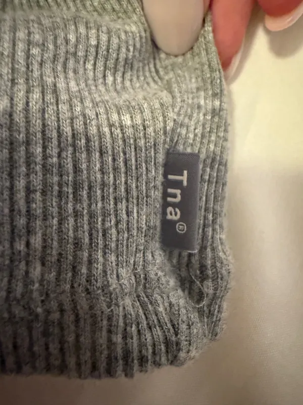 Aritzia Cropped Tee TNA - Image 4
