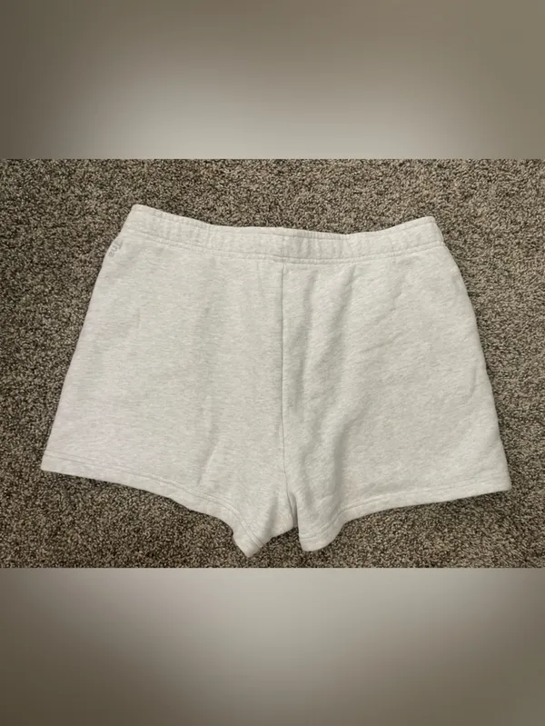 Women’s TNA Cozy Fleece Boyfriend Sweat Shorts Heather Light Gray Size L - Image 7