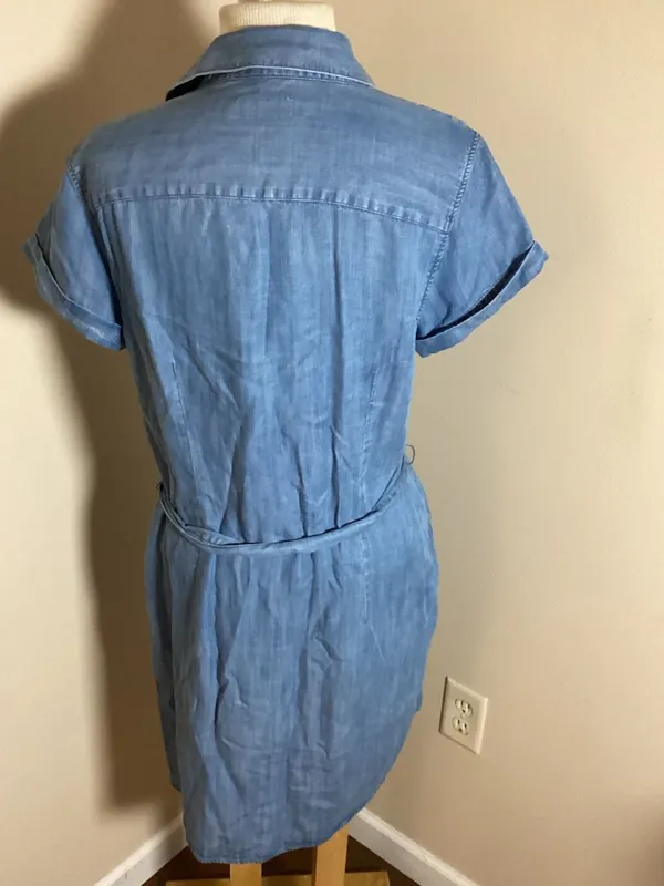 UNTUCKit for her Short Sleeve Denim Belted Dress Size 8 - Image 2