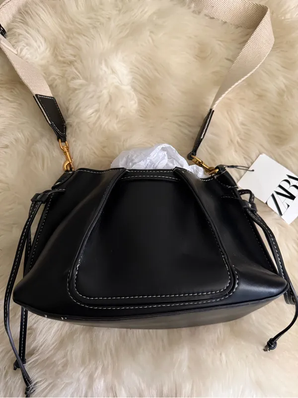 ZARA Women’s Black Leather Shoulder Bag with Contrast Strap - Image 4