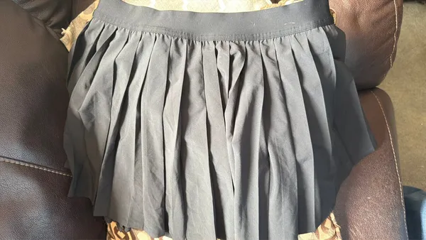 Lululemon The lighting isn’t the best but this is a black skirt with no fading and tag intact with no wrinkle - Image 5