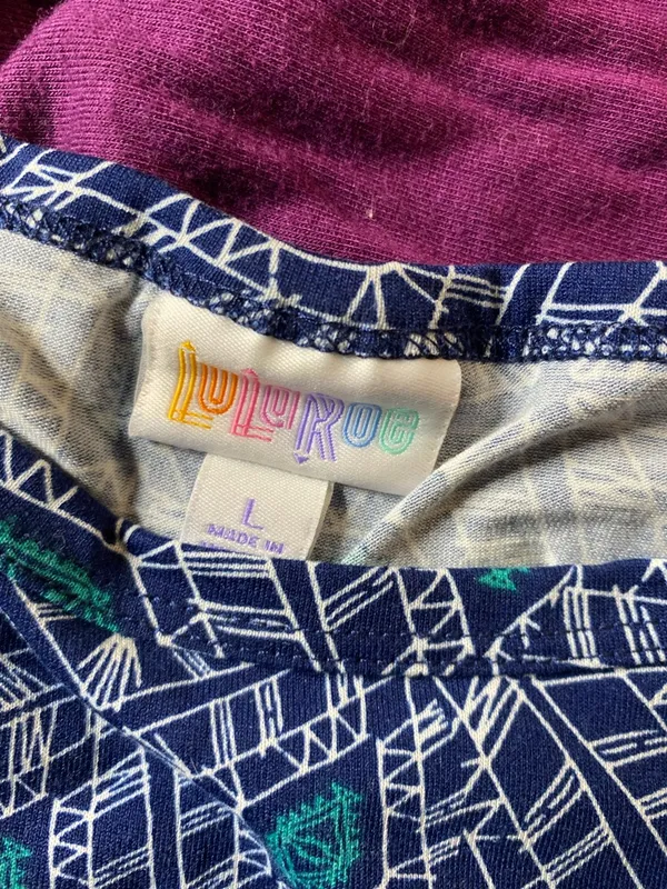 LuLaRoe Blue and Teal Geometric Short Sleeve Top - Image 6