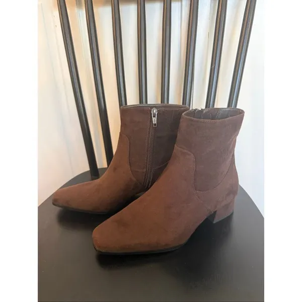 Universal Thread coral brown faux suede bootie size 6 wide - Image 5