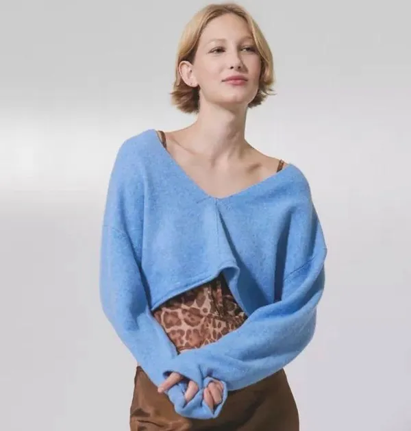 Urban Outfitters Sweater - Image 3