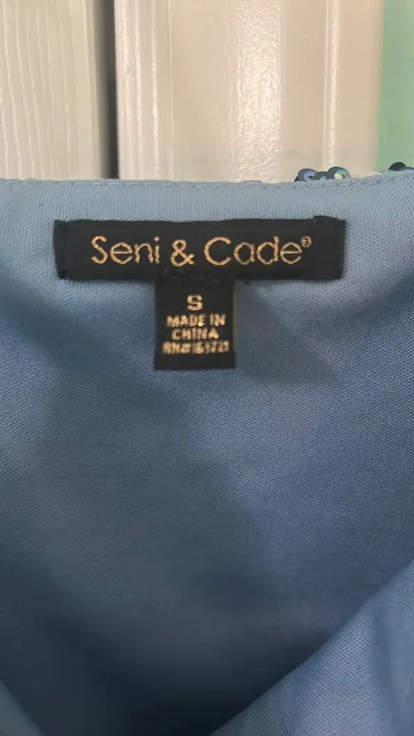 Seni and Cade Juniors' Embroidered Sequined Bodycon Dress - Image 3