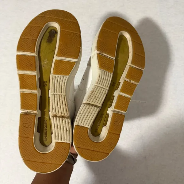 On Running The Roger Clubhouse White Grey Gold Women 9.5 Sneakers 48.99436 - Image 6