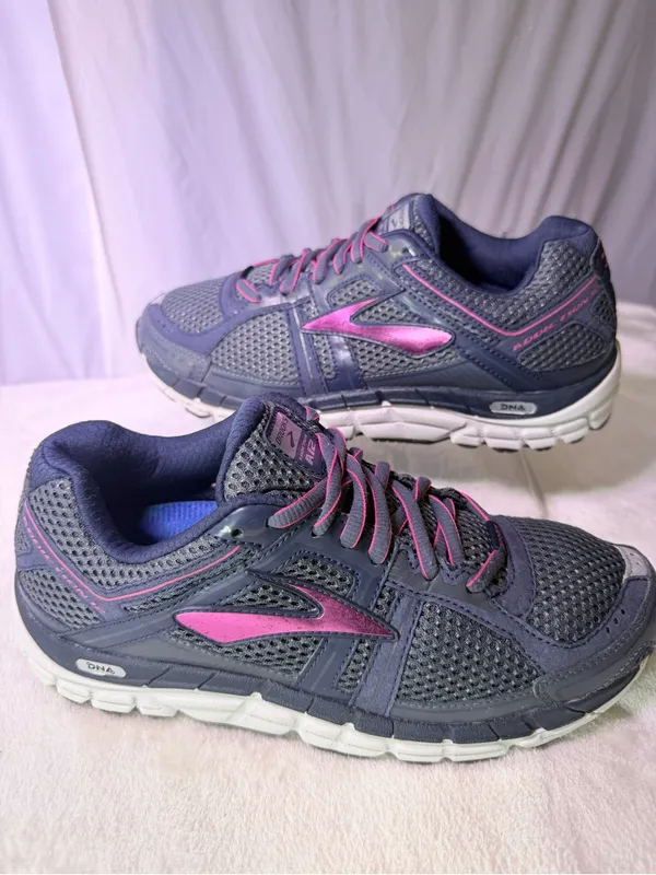 Brooks Women’s Navy and Magenta Athletic Running Shoe - Image 4