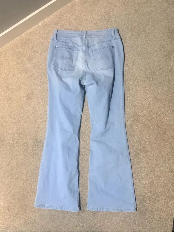 Idyllwind Light Wash Flare Jeans Size 14 - Image 3