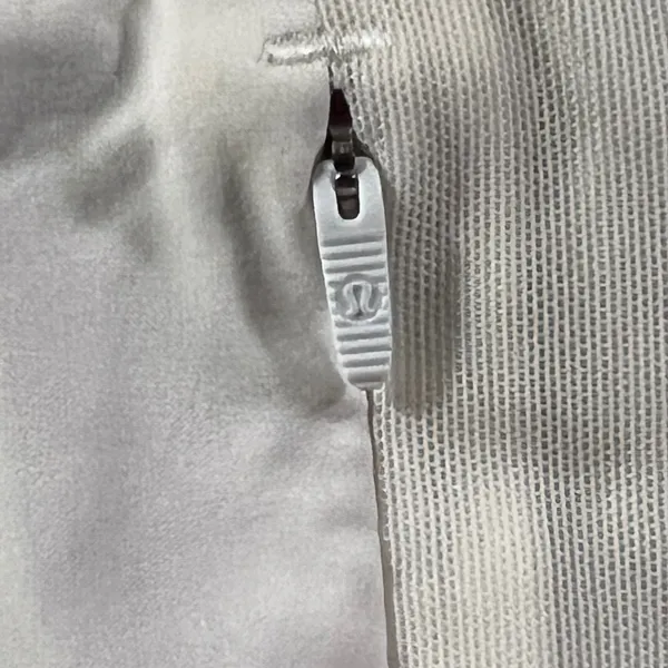 Lululemon Mind‎ Over Miles Shorts Womens 6 White Mesh Trim Athletic Running - Image 3
