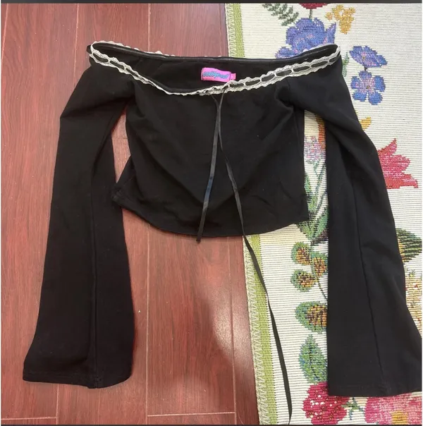 Edikted Top Off-The-Shoulder Long Sleeve - Image 2